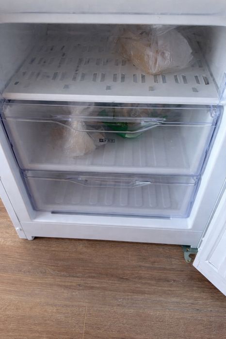 Холодильник Indesit бу