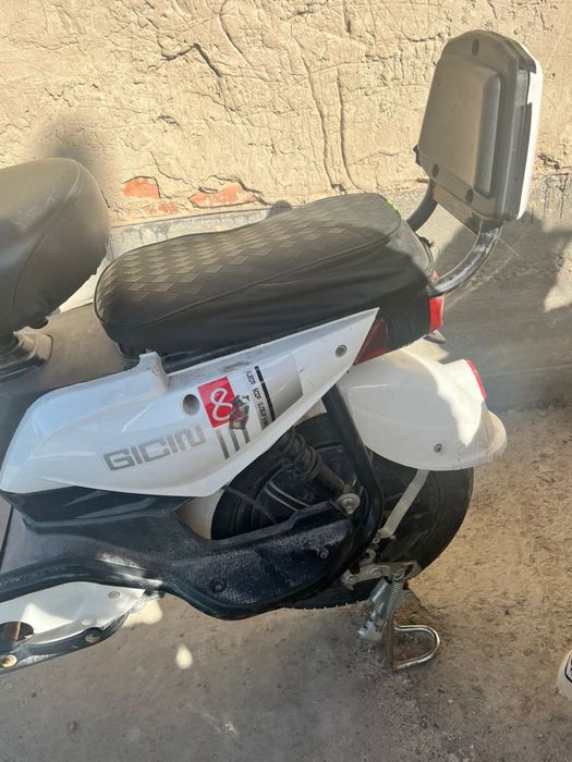 Продам скутер ск8