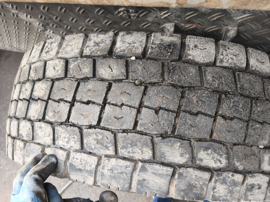 Продам резину 305/70 r19.5