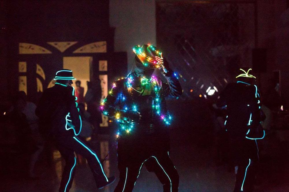 Лазерное  и неоновое шоу