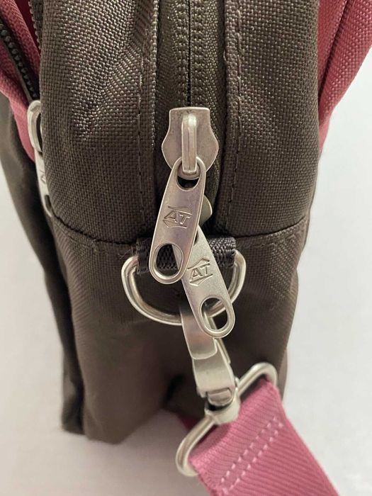 Чанта за през рамо American Tourister, кафява и розова, бродирана