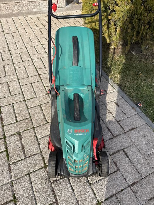 Masina de tuns iarba Bosh ARM3400