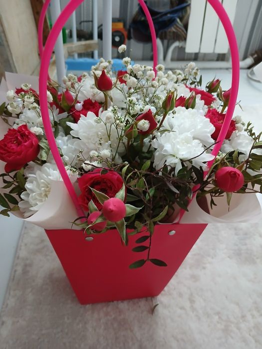 Продам цветы 4000