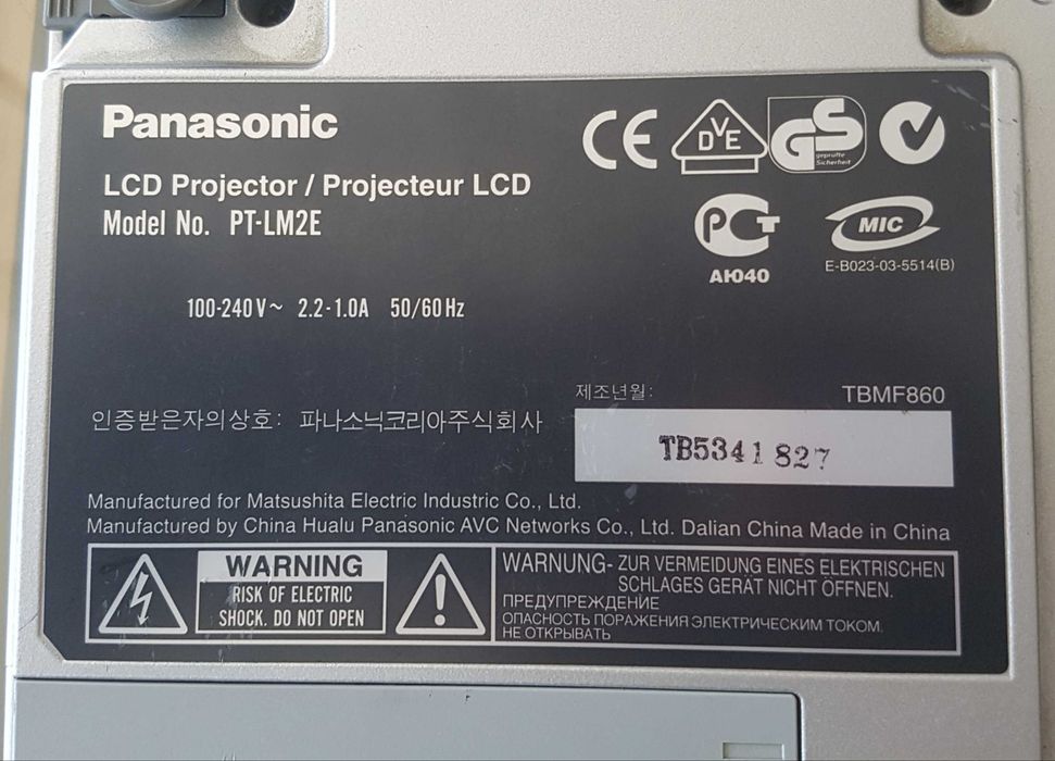 Proiector Panasonic PT-LM2E si Medion MD2950NA  ca nou geanta