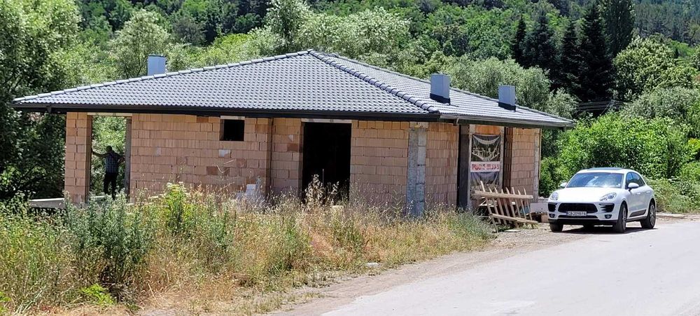 ПРОДАВА :Къща новострояща се с. Стража област Търговище