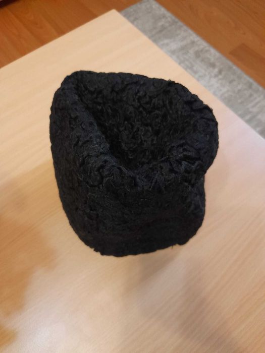 Caciula barbateasca Astrahan culoare negru stare perfecta