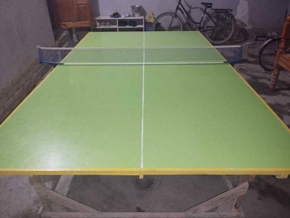 Stol tennisi sotiladi.