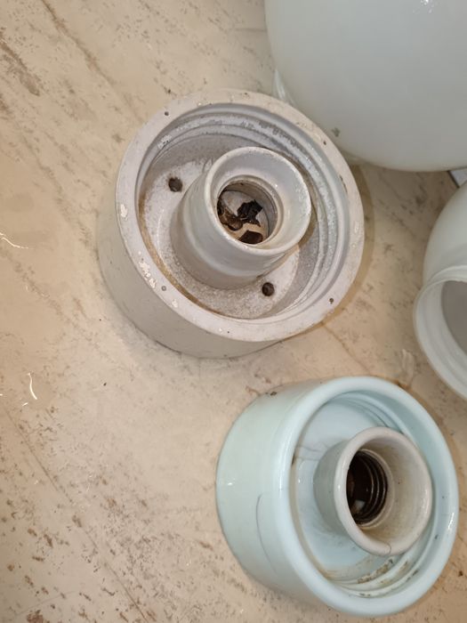 Abajure cu soclu porțelan 2 buc vechi preț ambele