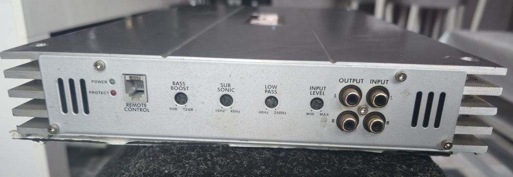 Бас каса и усилвател моно блок