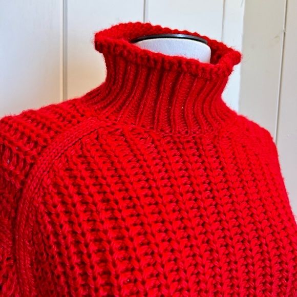 Пуловер H&M, много запазен и топъл за зимата