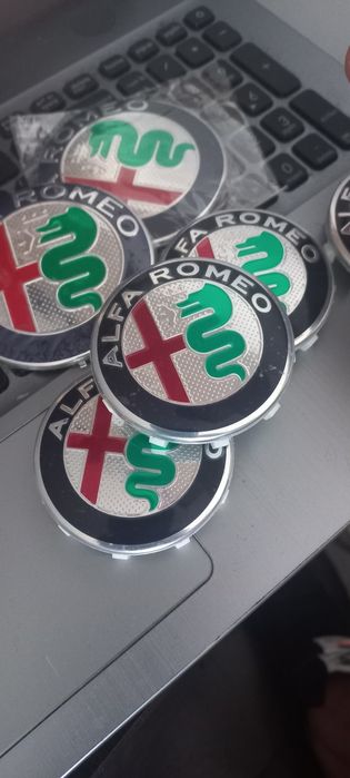Alfa Romeo - Set embleme si capace - 4 capace pentru jante aliaj