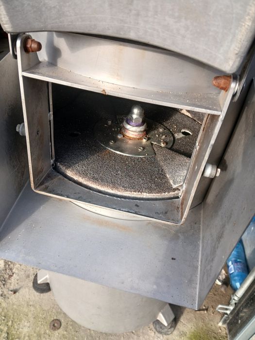 Vănd masina de curatat cartofi cu revizia facuta .trifazica