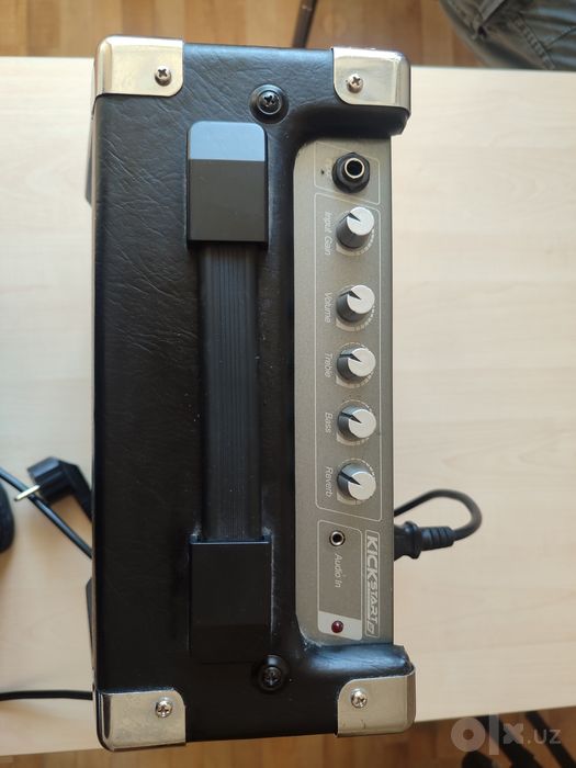 Гитара fender stratocaster + комбик 12в