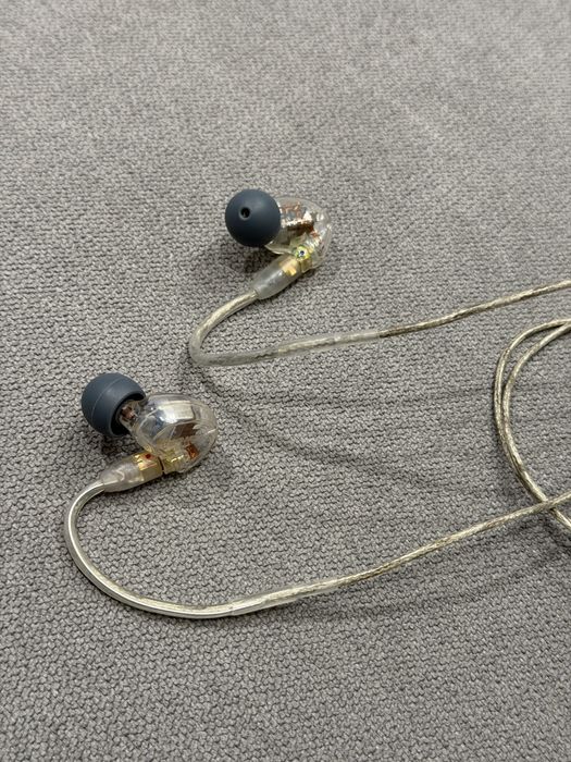 Продавам професионални слушалки Shure SE425