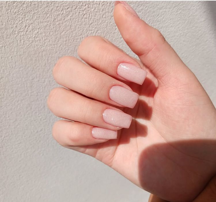 Маникюр на дому.