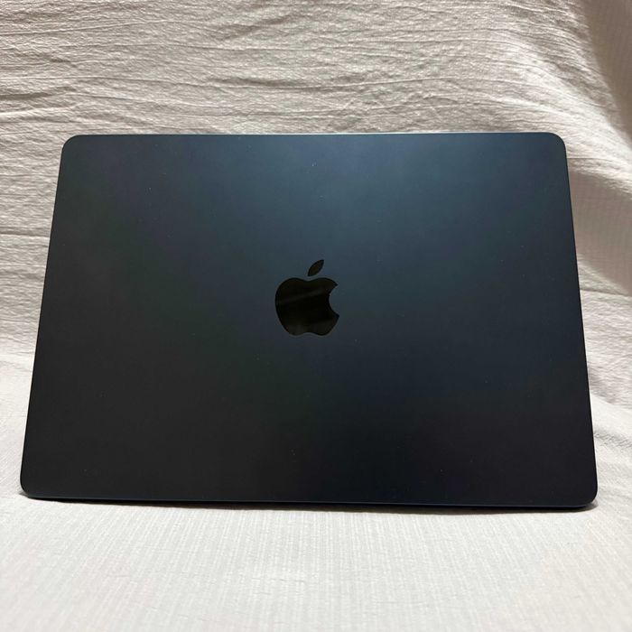 Продам MacBook Air M2 (2022) | 8 ГБ RAM | 256 ГБ SSD | Полный комплект