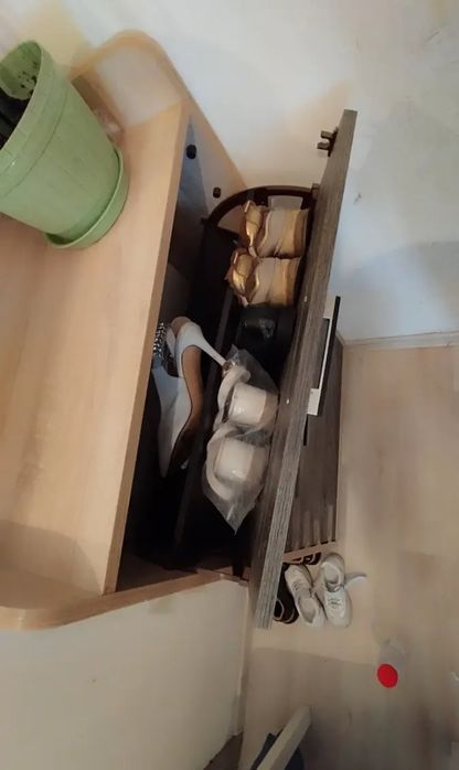 Продается тумба, вешалка и зеркало
