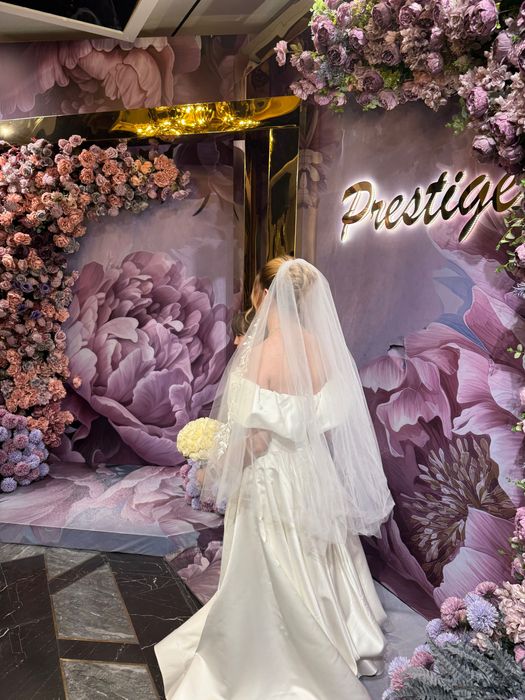 Продаю свадебное платье , сшилось на заказ по размерам М L