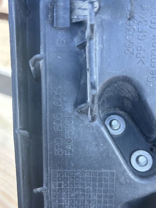 Стойка фар AUDI Q5 SQ5 8R0805608