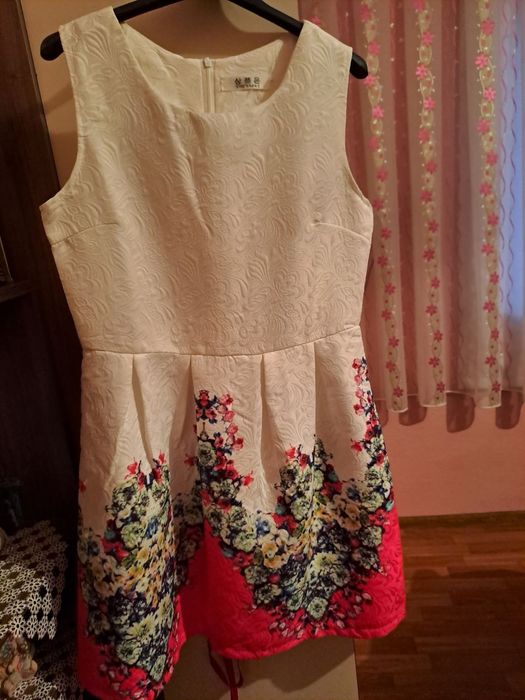 продавам  къса бяла рокля