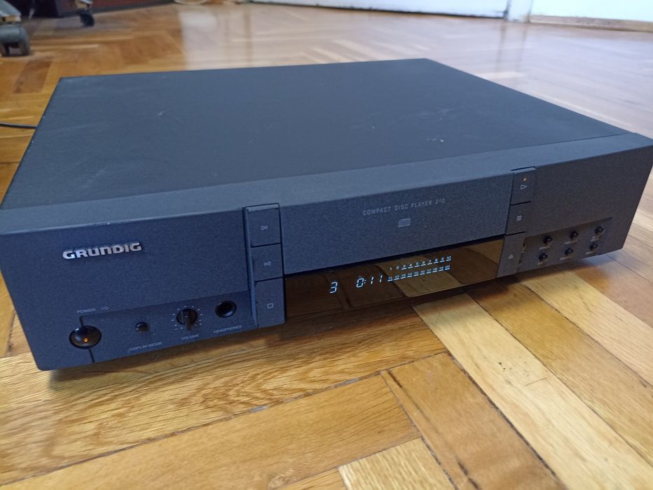 CD-player Grundig, intrare gama/seria Fine Arts.