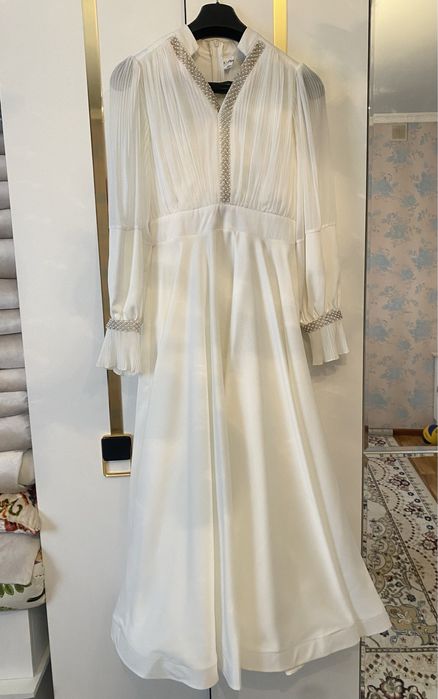 продаю белое платье