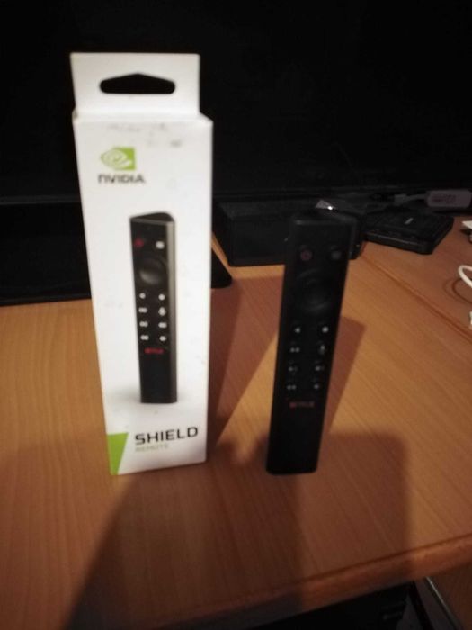 nvidia shield tv 2017 ( optional suport vertical si telecomanda model Pro )