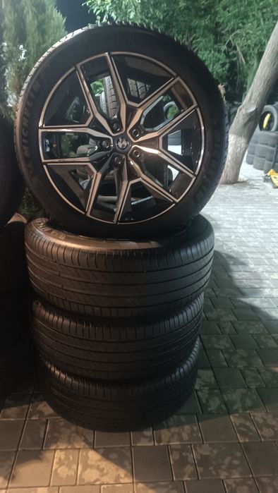BMW i5 19 Michelin baloni bilan