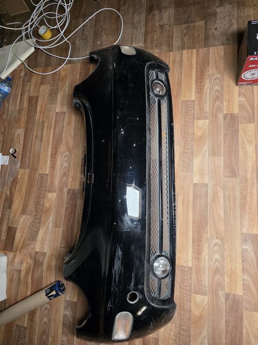 Предна броня VW New Beetle + решетки + 2 халогена (черна)