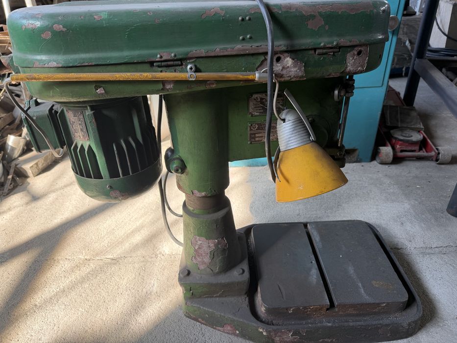 Настолна бормашина БМ12