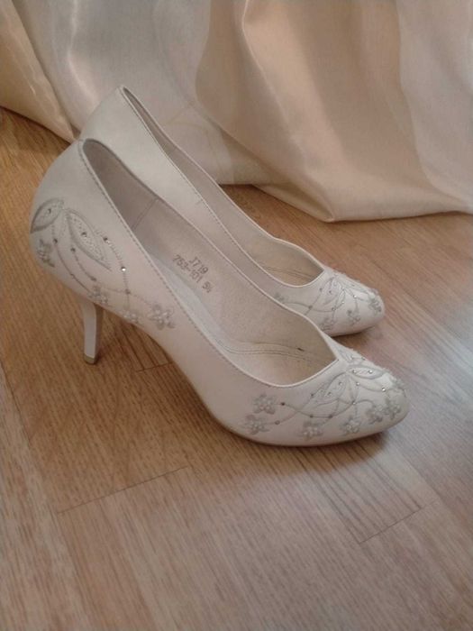 Продам свадебные туфли