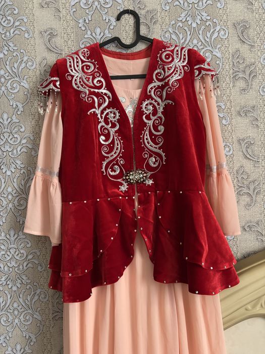 Продаю платья с кажекей