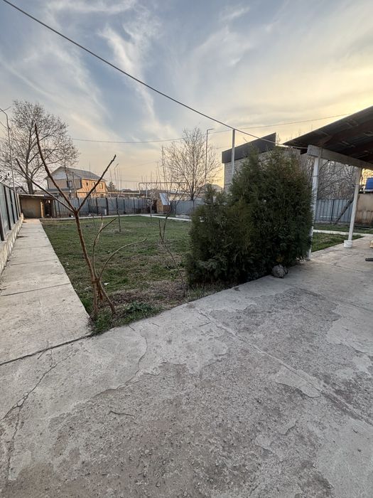 Частный дом в пригороде