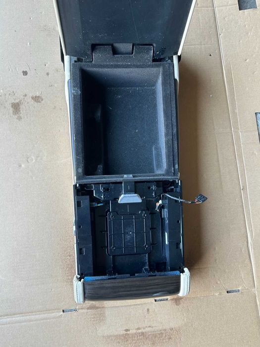 Cotiera bancheta spate culoare bej crem BMW Seria 7 G11 G12, cotiera spate BMW G11 G12