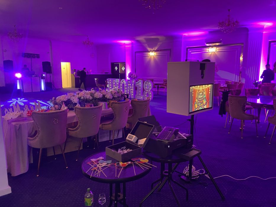 Cabina foto Photobooth Oglinda Magica Nunti Botezuri Majorat Petreceri