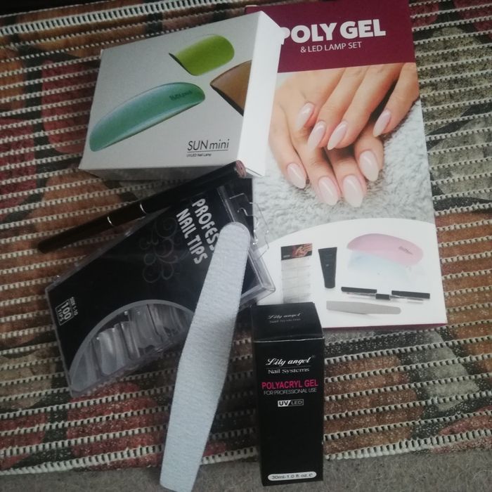 Сет за маникюр и лампа