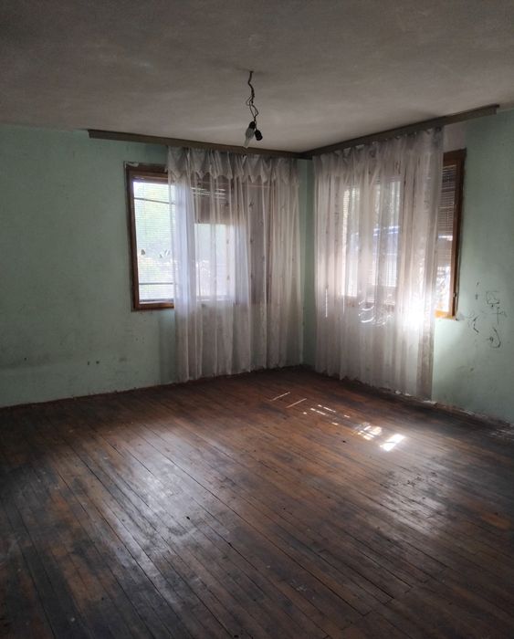 Продава къща в с.Коркина общ.Бобов дол