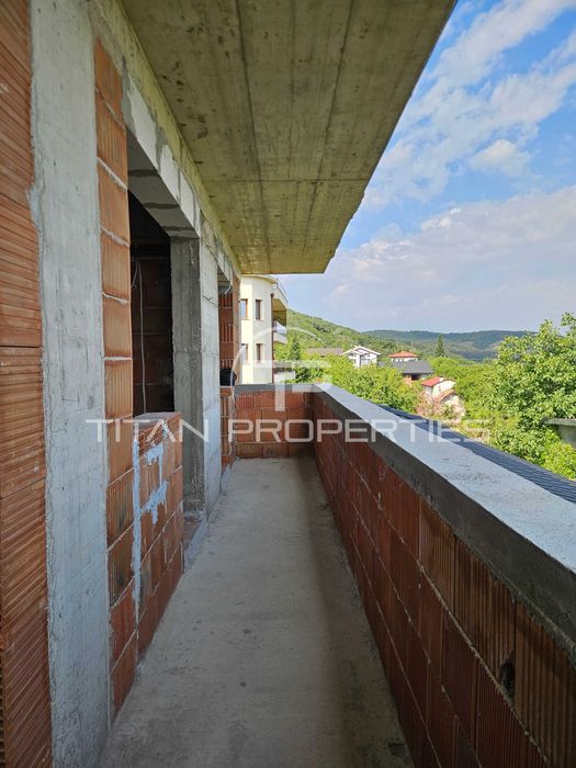 Двуетажна къща в Марково