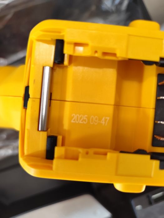 Акумулаторен безчетков перфоратор къртач Девалт DeWALT DCH133 2,6J