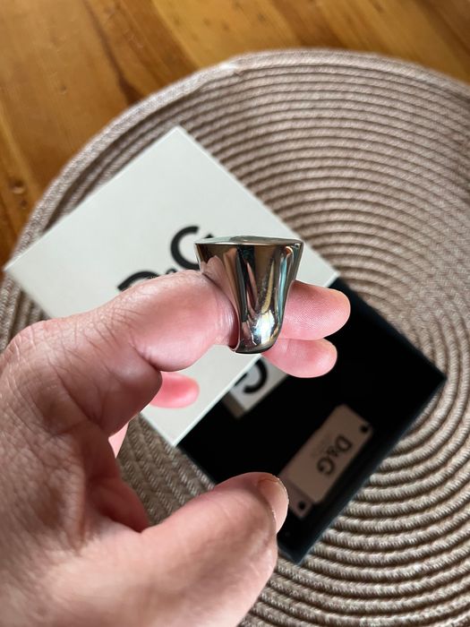 Продавам чисто нов пръстен D&G
