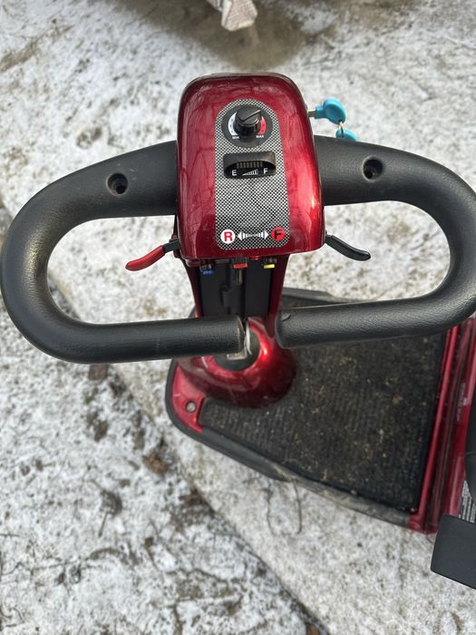 Scuter/carucior electric pentru varstnici