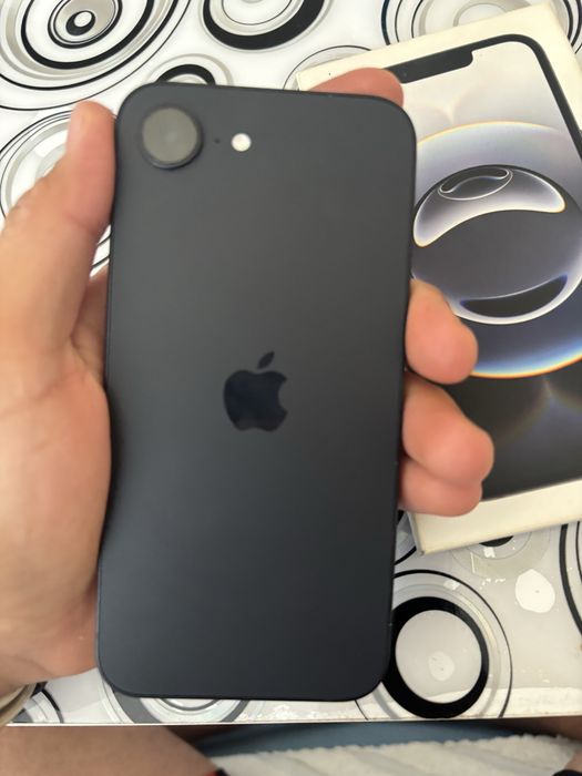 Продавам iphone 16e