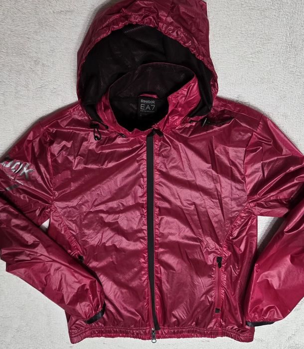 Оригинални Emporio Armani-EA7 ветровки и суичър