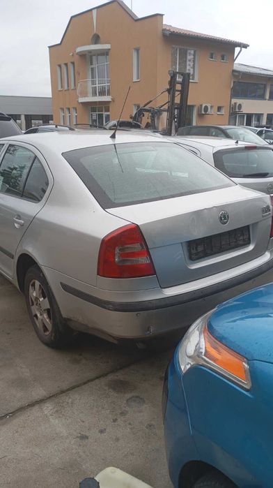 Продавам шкода октавия 2007  1,9 77кв  105 кс колата е за части