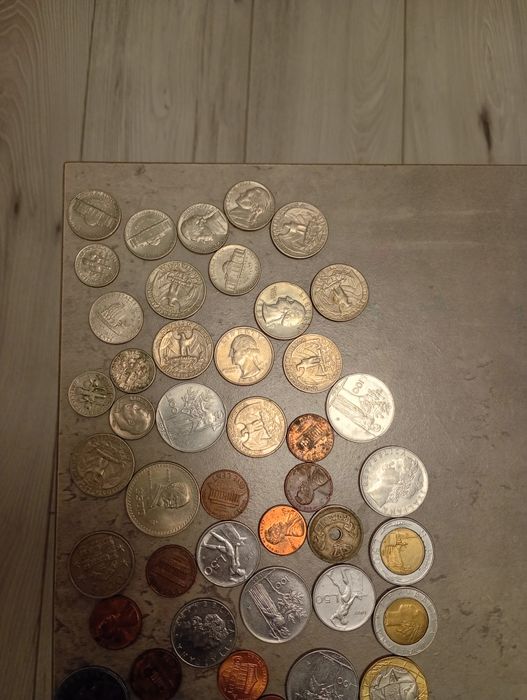 Monede,monezi la schimb sau de vânzare .