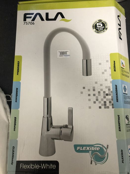 Кухненски смесител Fala с гъвкава лебедка- бял