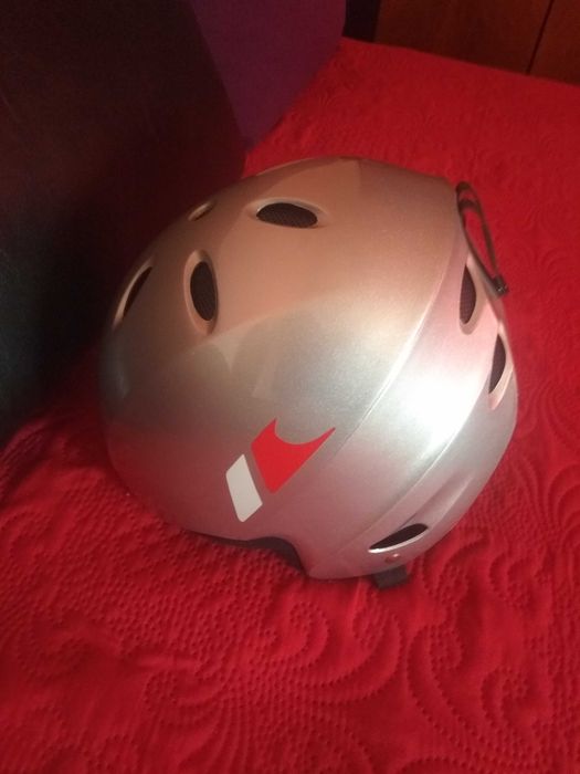 Нова каска Trespass