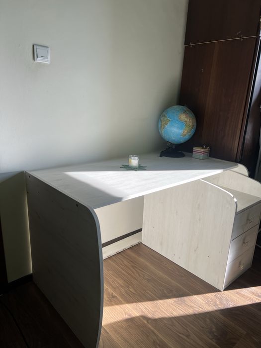 Бебешка кошара, трансформираща се на бюро и легло