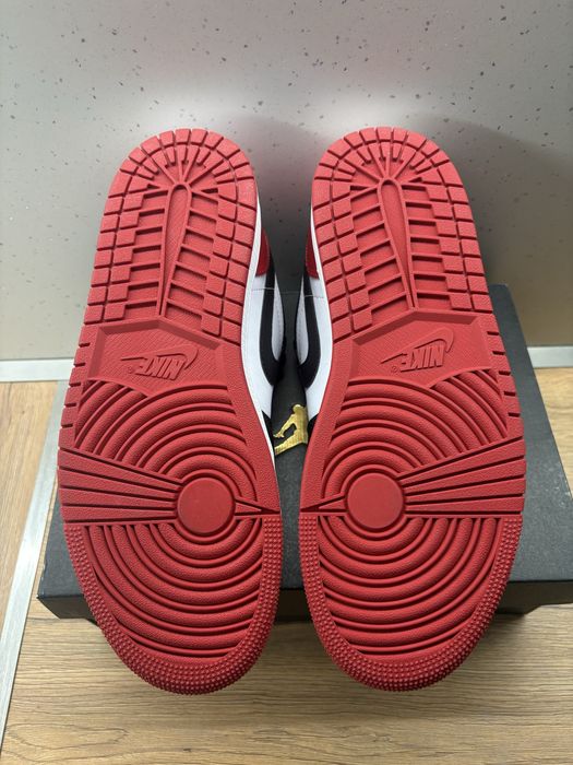 Jordan 1 low Bred toe