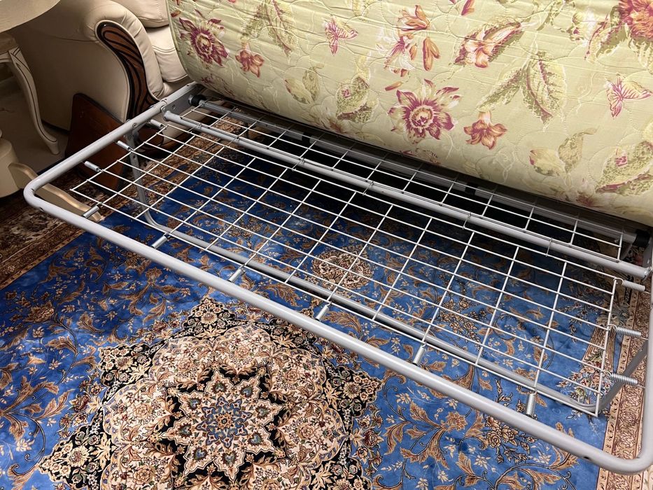 Продаётся диван в отличном состоянии.